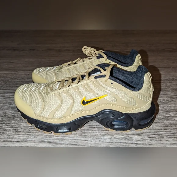 Nike Air Max Plus GS, Youth Size 7Y, Wheat Grass Colorway